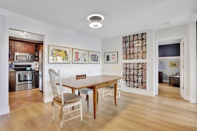 Building Photo - 2850 Carambola Cir S