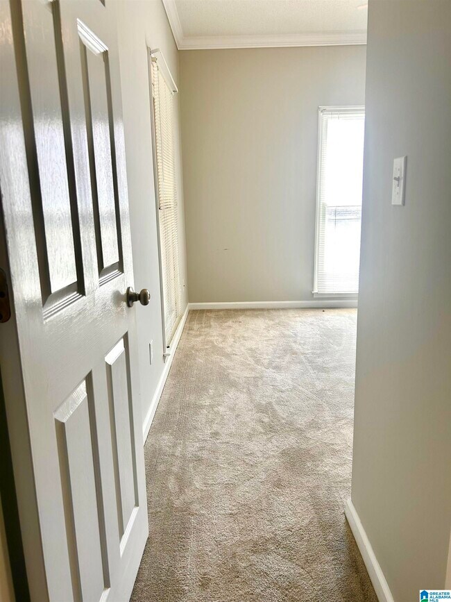 Building Photo - 2212 Ascot Ln