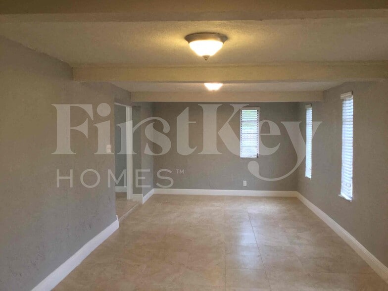 Building Photo - 2110 NW 185th St