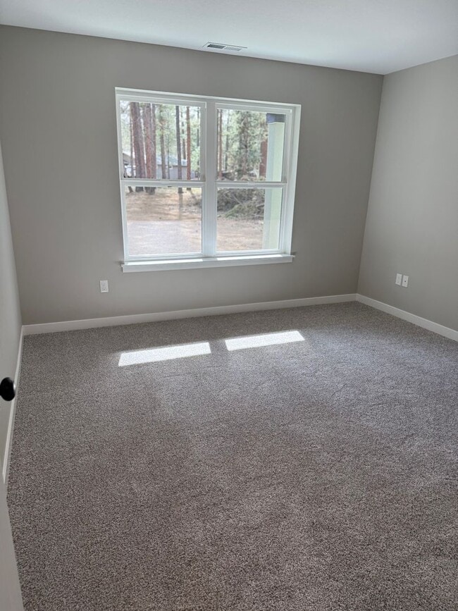 Building Photo - BRAND NEW 2-bd/2-bath in the serene community of Tollgate! - Sisters, OR