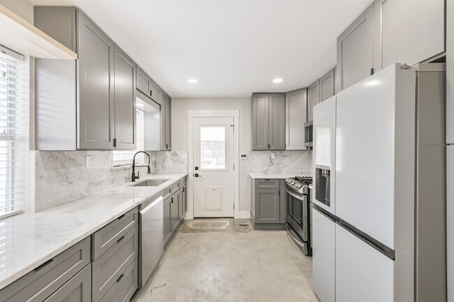 Building Photo - 6205 S Rice Ave