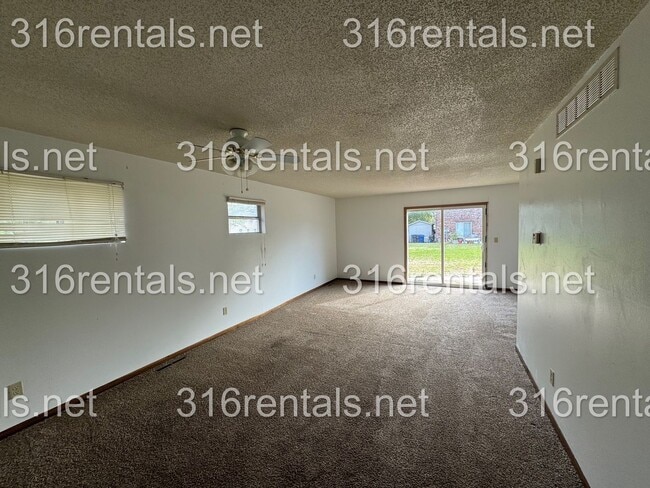 Building Photo - $850- 2 bed 1 bath - Townhomes