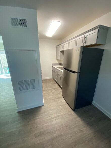 Building Photo - 1915 Metairie Ave