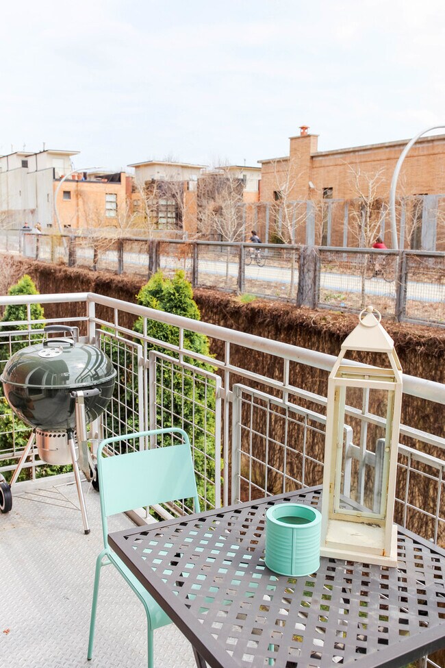 Building Photo - 2111 W Churchill St