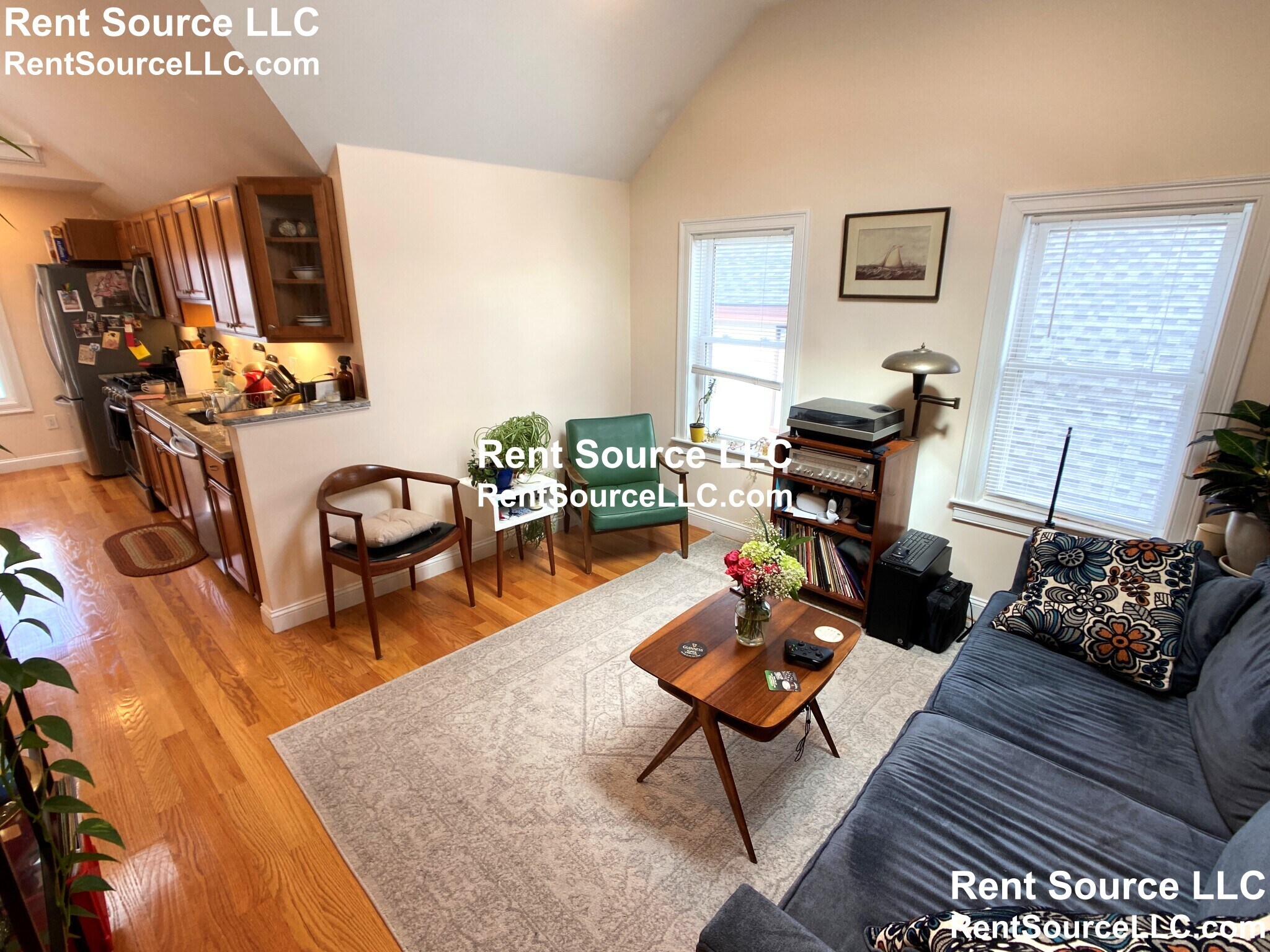 Building Photo - 537 Main St