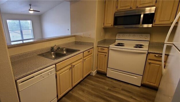 Building Photo - 555 E Silverado Ranch Blvd