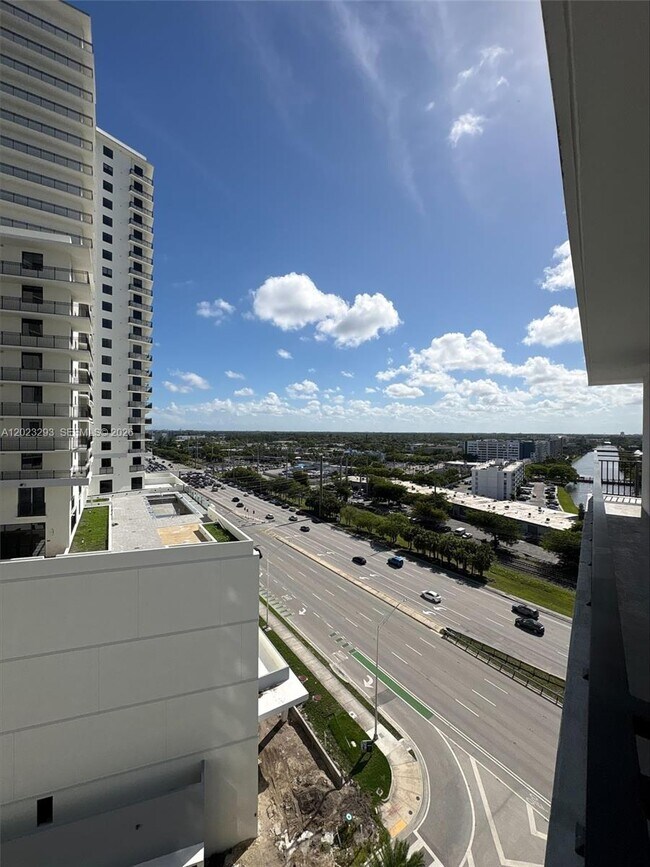 Building Photo - 16395 Biscayne Blvd