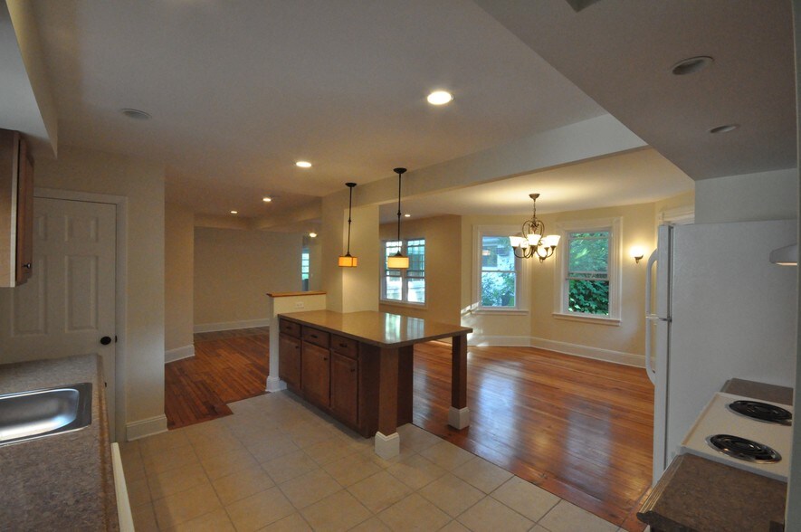 Building Photo - 32 Weaver St