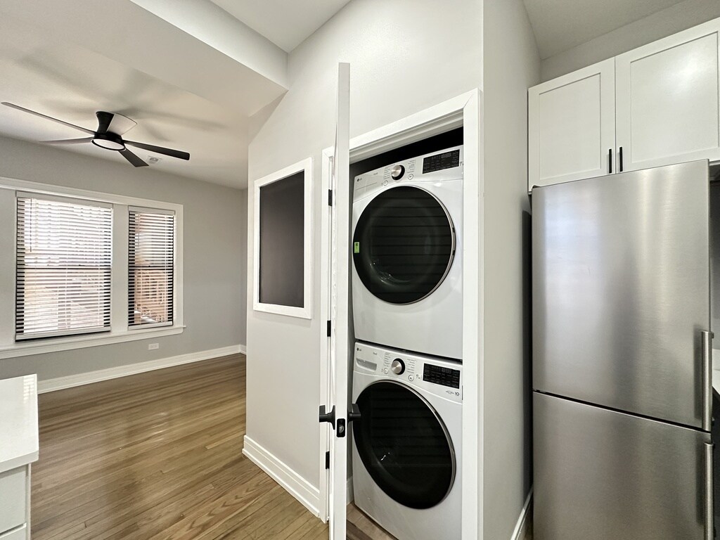 Building Photo - 3842 N Wilton Ave