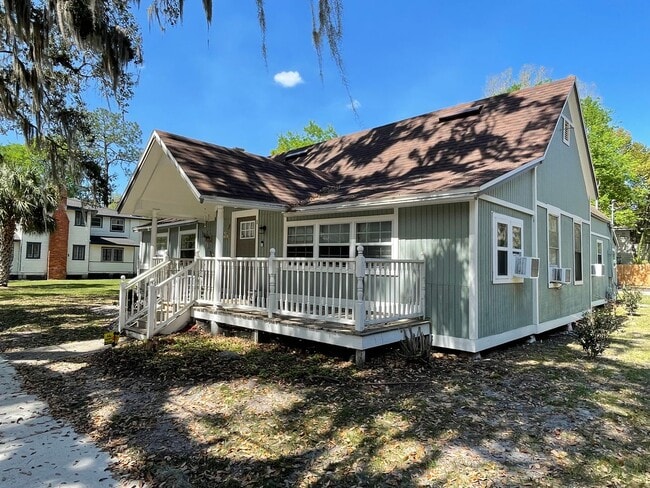 Building Photo - 1 Bed/1 Bath in Duckpond Area Close to Downtown