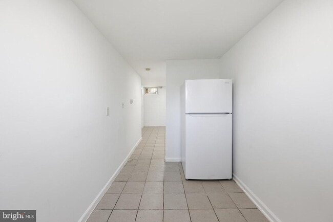 Building Photo - 3816 W Bay Ave