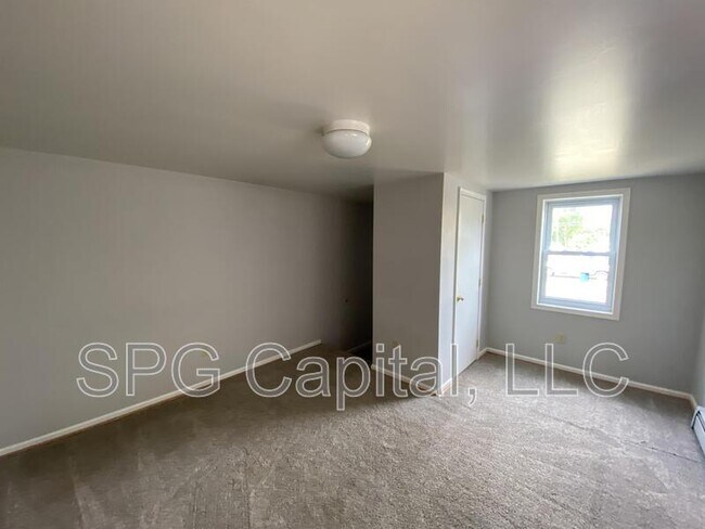 Building Photo - 239 E King St