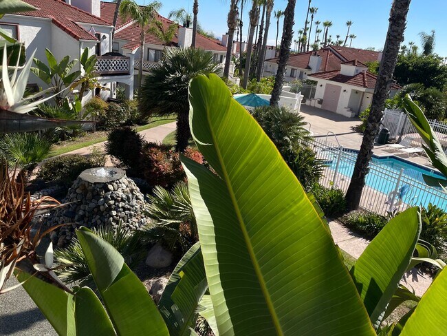Building Photo - Stylish 3-Bedroom Retreat in the Highly De...