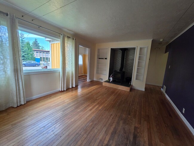 Building Photo - 1551 Sunrise Dr