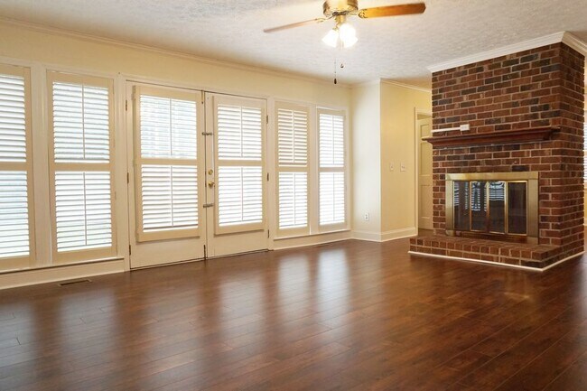 Building Photo - 318 Foxhall Ct