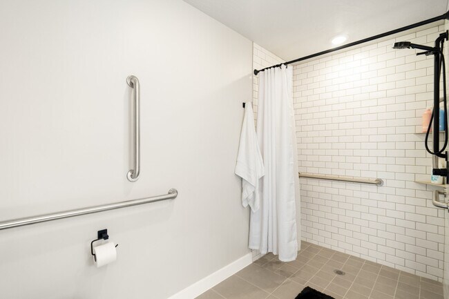 Building Photo - 206 N Chapparell Dr