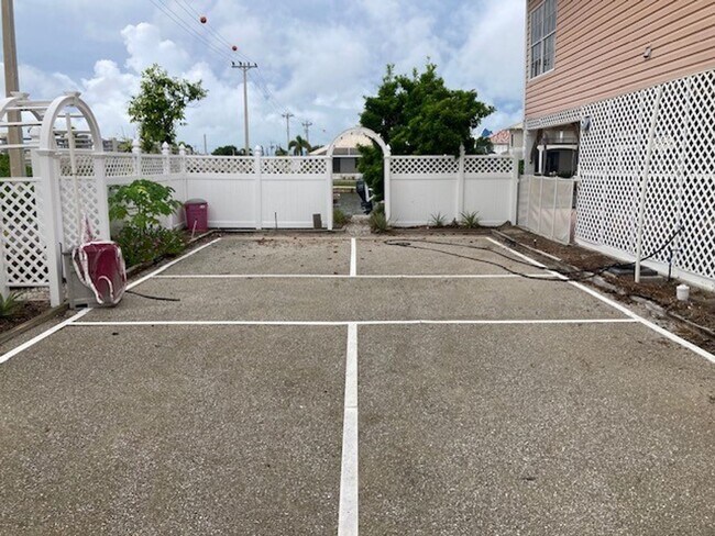 Building Photo - Family Friendly water front 3 Bedroom 3 bath Home with dock & lift -unfurnished-Available NOW