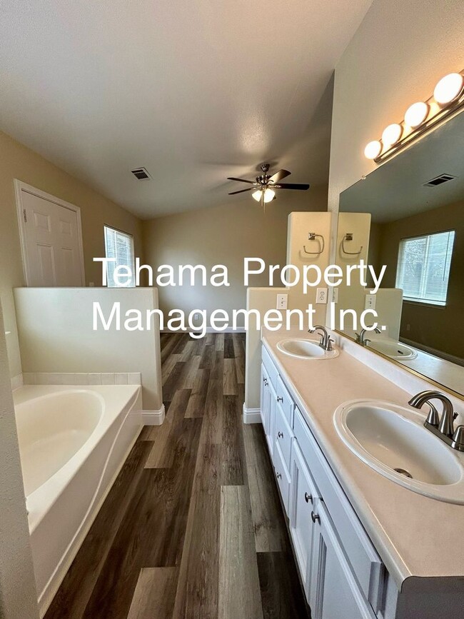 Building Photo - Updated 3 bedroom 2 bathroom in Cottonwood...