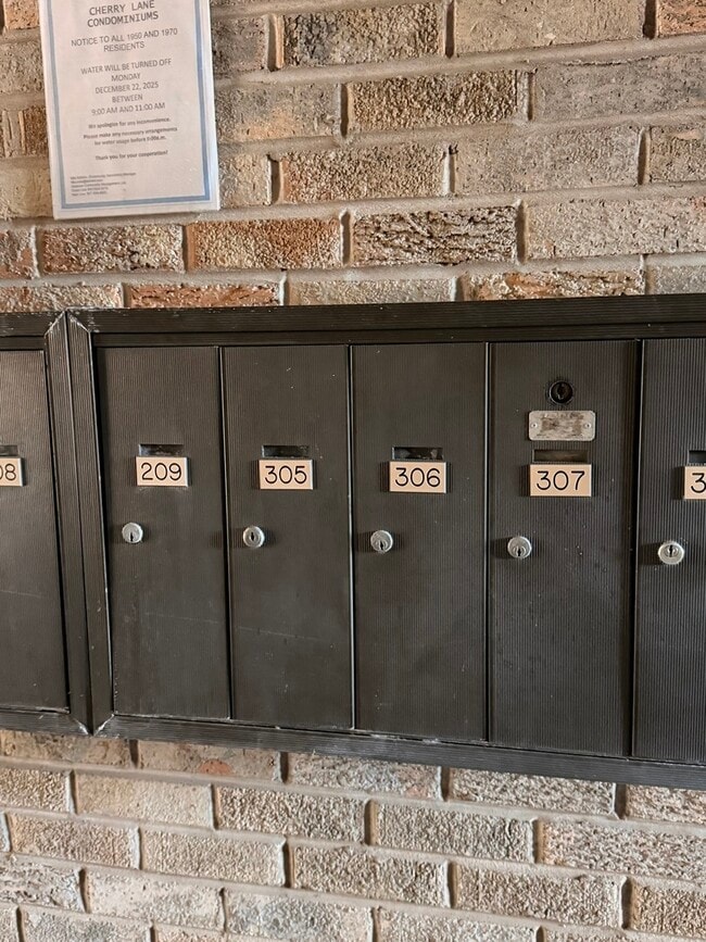 Building Photo - 1970 Cherry Ln