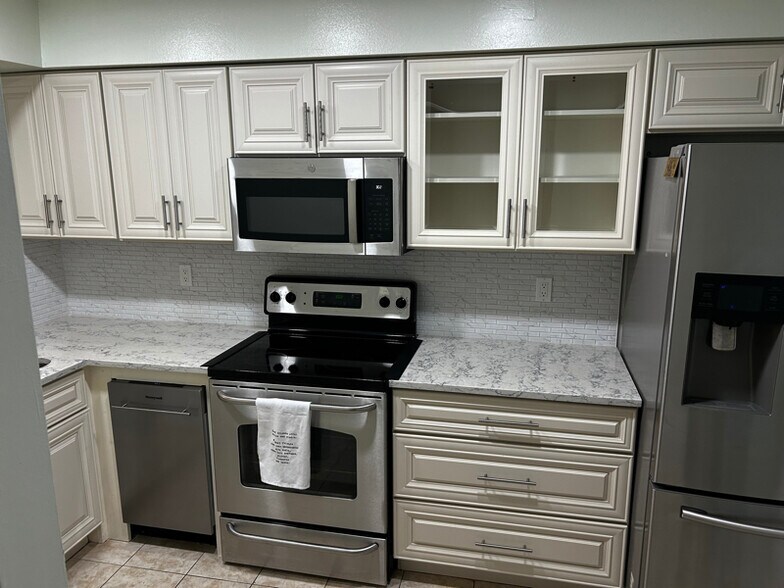 Building Photo - 3583 Whispering Oaks Ln