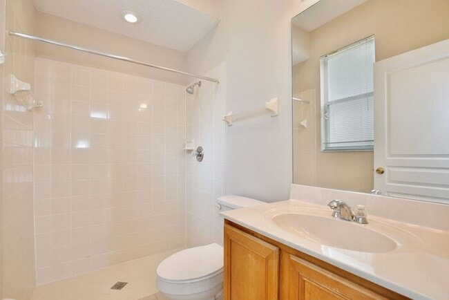 Building Photo - Stunning 4/3 Pool Home with a Bonus Room a...