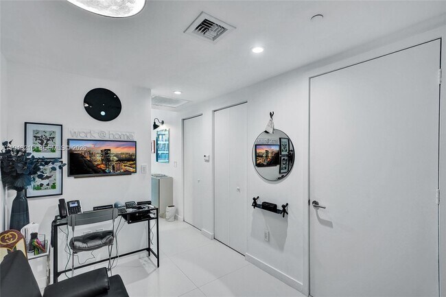 Building Photo - 1300 S Miami Ave