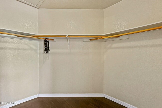 Building Photo - 951 Via Descanso Dr