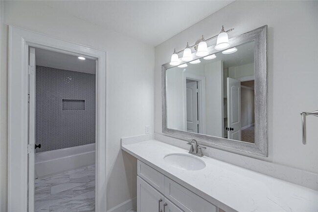 Building Photo - 3123 Baywood Park Dr