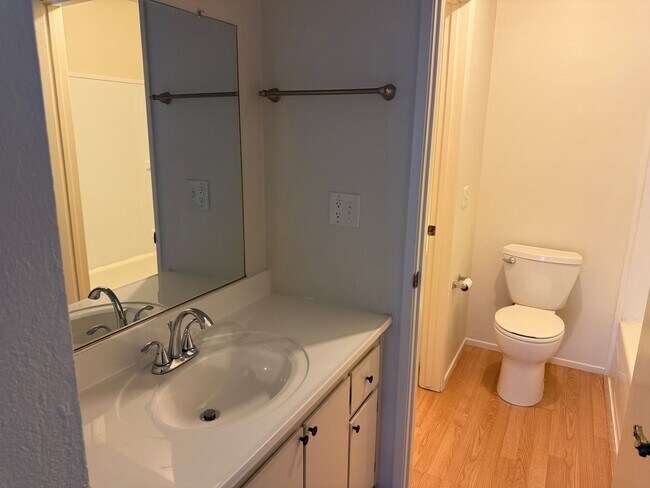 Building Photo - Gorgeous South Natomas Condo