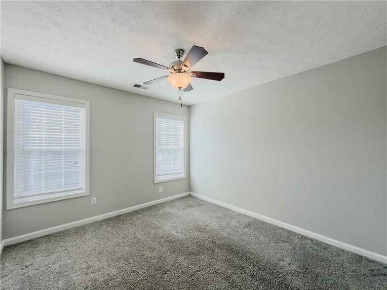 Building Photo - 593 Red Tip Ln