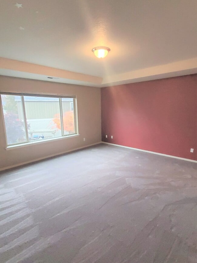 Building Photo - Great Home in Sherwood! Primary Suite on M...