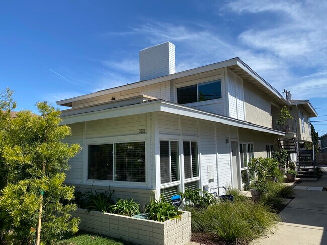 Primary Photo - 3628 Del Amo Blvd