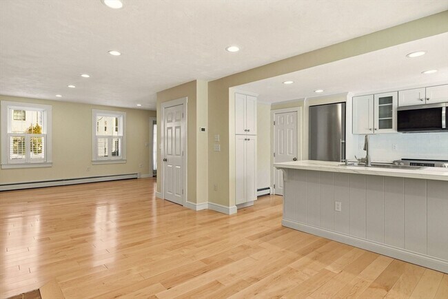 Building Photo - 25 Munroe St