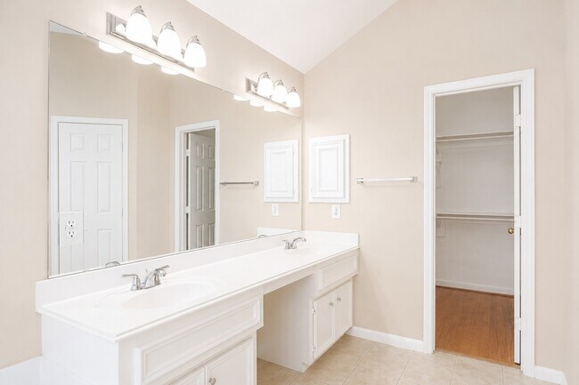 Building Photo - 22422 Cascade Springs Dr