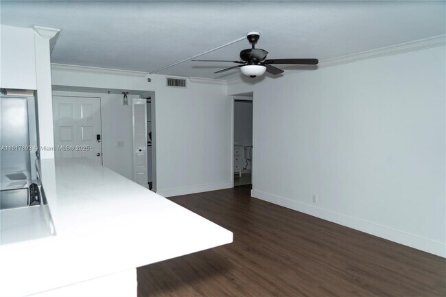 Building Photo - 105 Lake Emerald Dr