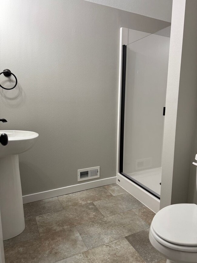 Building Photo - BRAND NEW 2-bd/2-bath in the serene community of Tollgate! - Sisters, OR