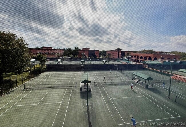 Building Photo - 610 Tennis Club Dr