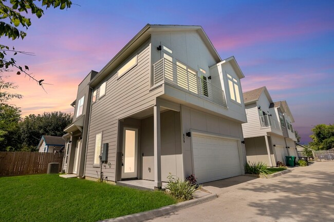 Building Photo - 861 Prosper St