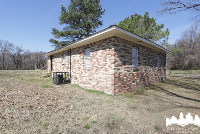 Building Photo - 1825 Fields Rd