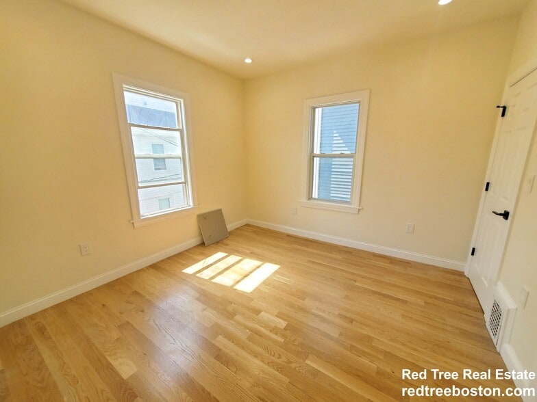 Building Photo - 258 Belmont St