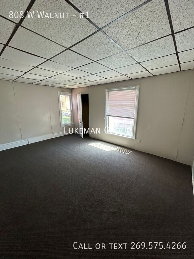 Building Photo - 808 W Walnut St