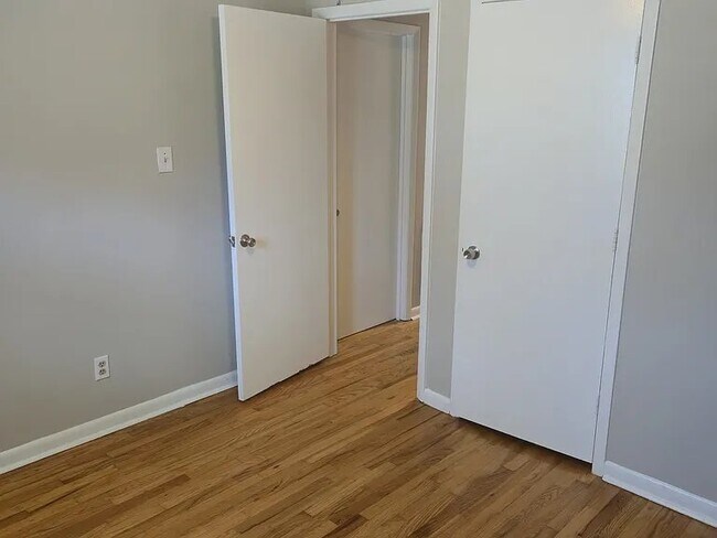 Building Photo - 840 Durwood Dr