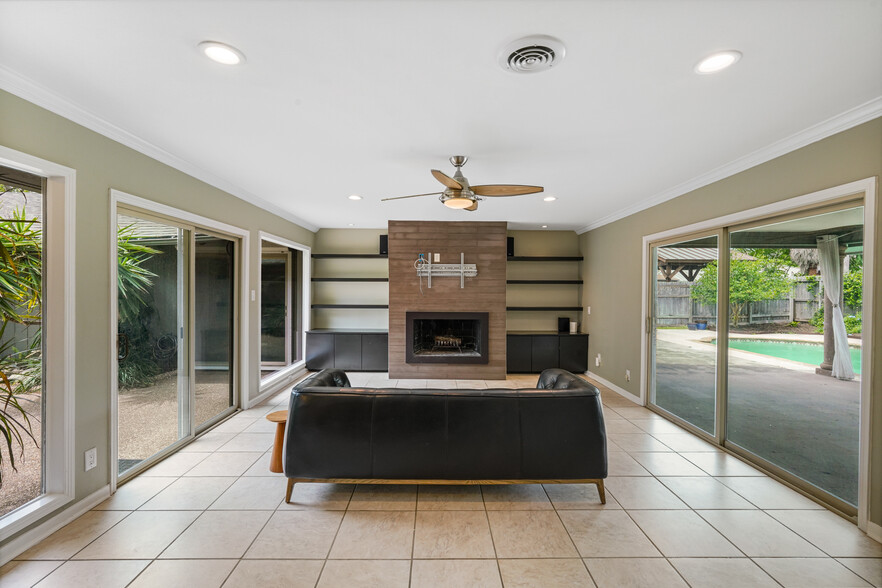 Building Photo - 4942 Cherry Hills Dr