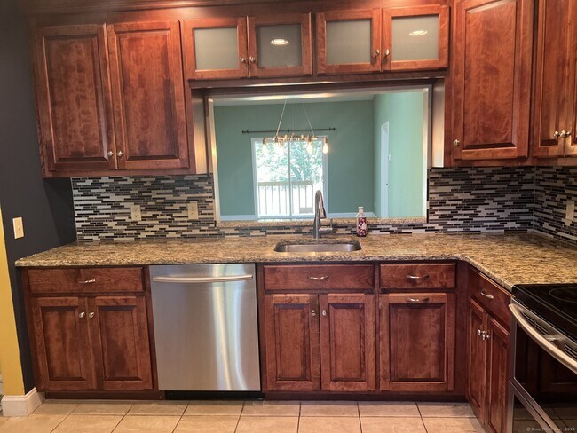 Building Photo - 34 Simsbury Landing