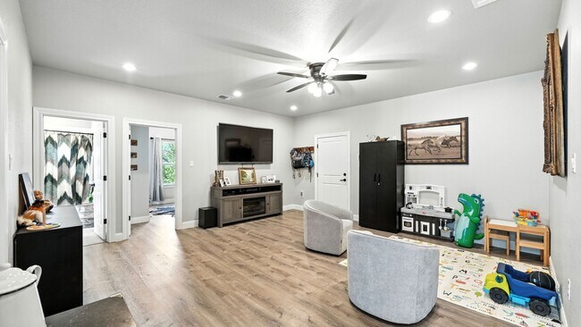 Building Photo - 2330 Sunset Ridge