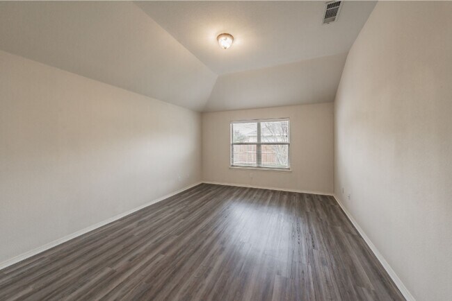 Building Photo - 636 Saddleway Dr