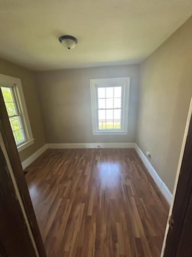Building Photo - 2 bedroom and 1 bath