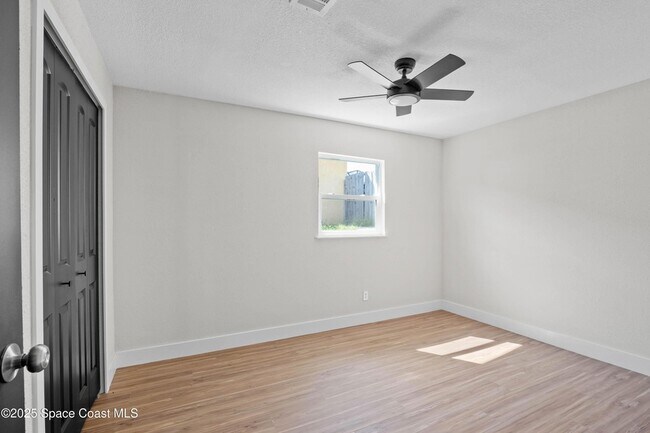 Building Photo - 1108 Vineland St