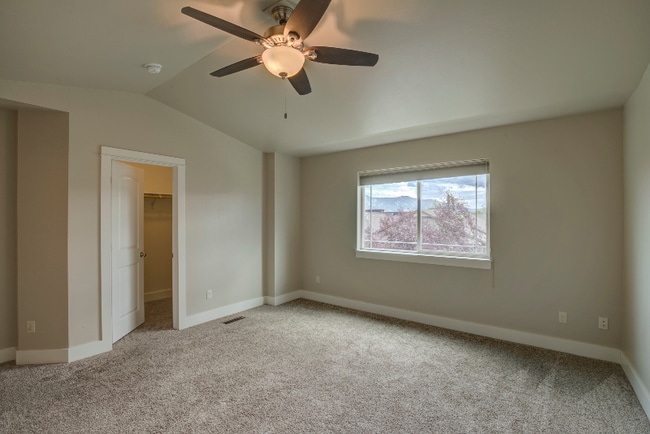 Building Photo - 979 Twin Lakes Ave