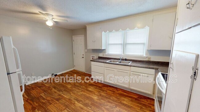 Building Photo - 1427-B Grant Circle